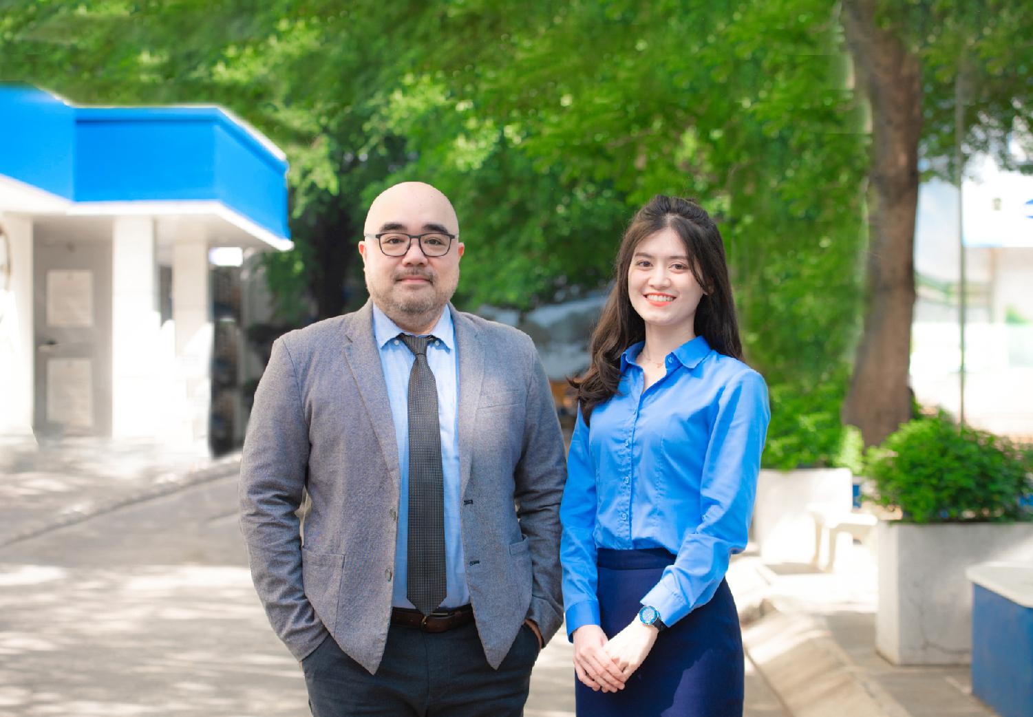 Các sinh viên quốc tế học tập hợp tác trong môi trường toàn cầu