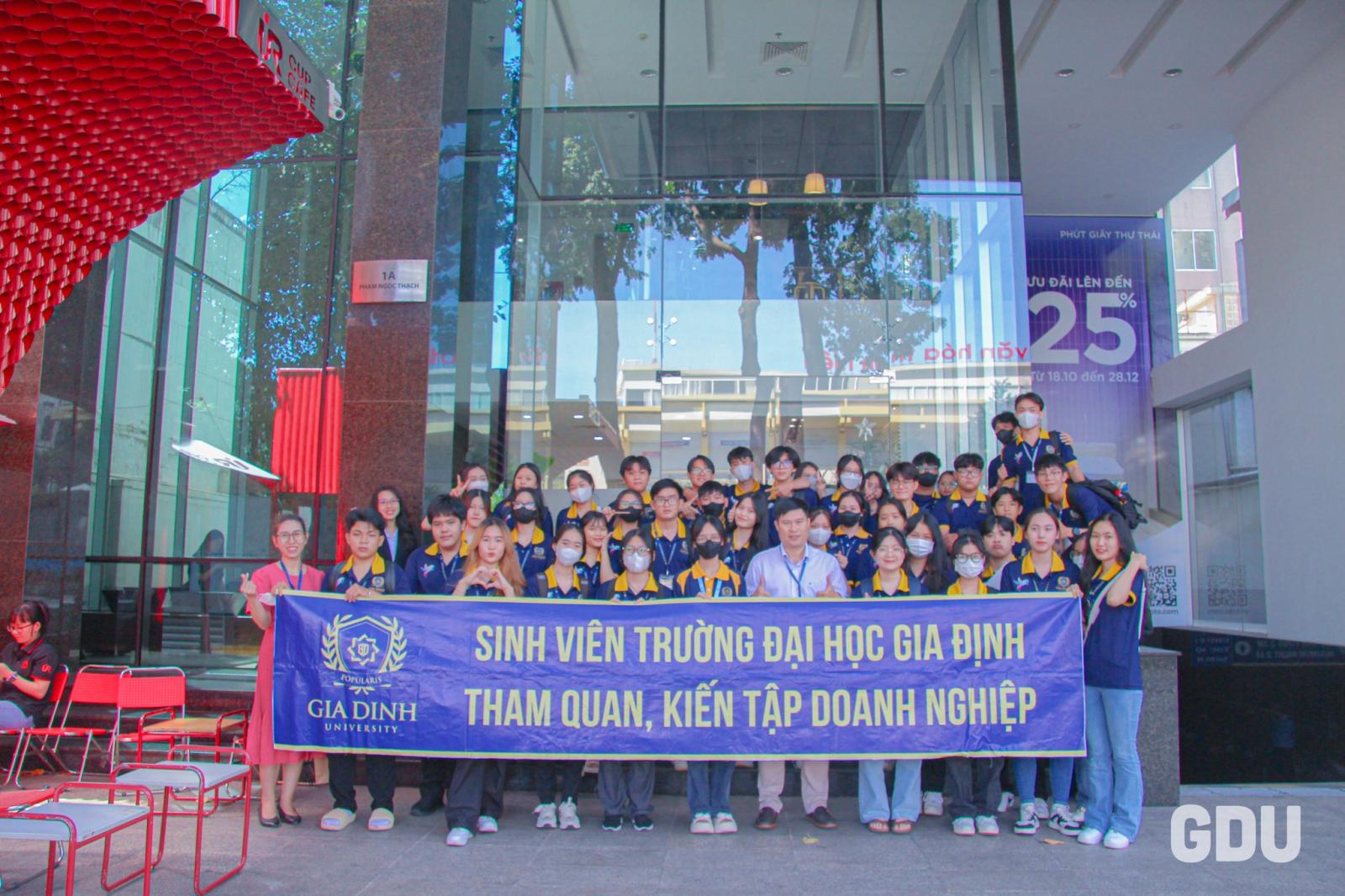 Cơ hội nghề nghiệp logistics rộng mở, chuyên viên quản lý chuỗi cung ứng, xuất nhập khẩu, vận tải.