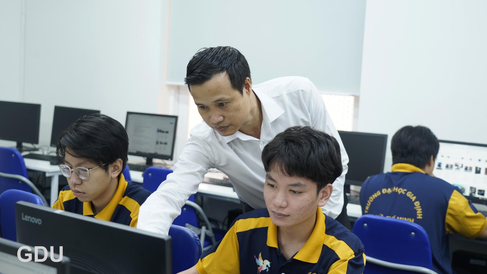 cuộc thi học thuật logistics là cơ hội tuyệt vời để sinh viên phát triển bản thân và sự nghiệp