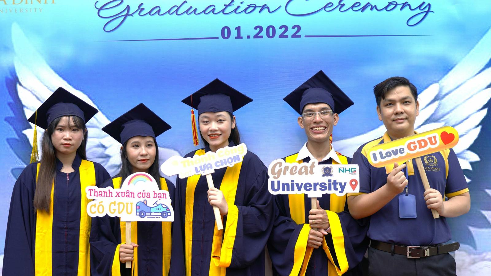 Đánh giá hiệu quả chương trình logistics: chi phi, thoi gian giao hang, va su hai long khach hang