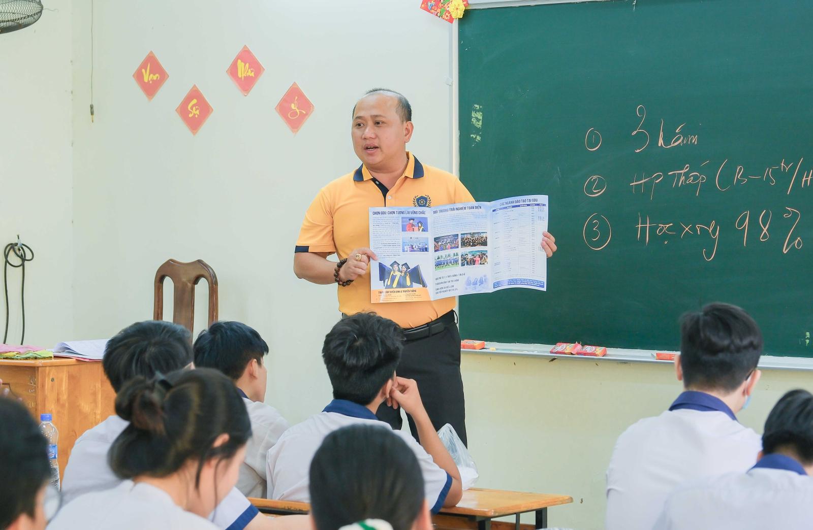 Dịch vụ hỗ trợ và tư vấn sau đào tạo giúp học viên áp dụng kiến thức vào thực tế công việc, giải đáp thắc mắc.