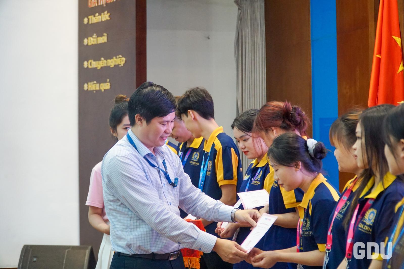 Logistics trong thương mại điện tử đóng vai trò quan trọng như thế nào đối với sự thành công của doanh nghiệp