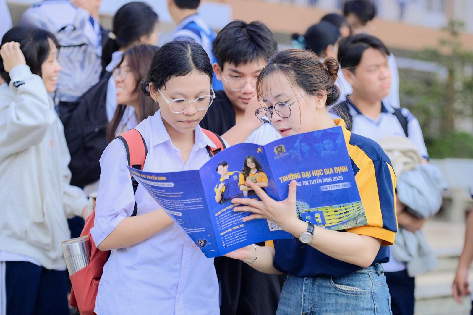 Lua chon phuong tien van tai hang hoa phu hop, toi uu chi phi va thoi gian